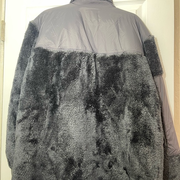 NWT UGG Landyn Sporty Sherpa Jacket size L - Picture 9 of 10